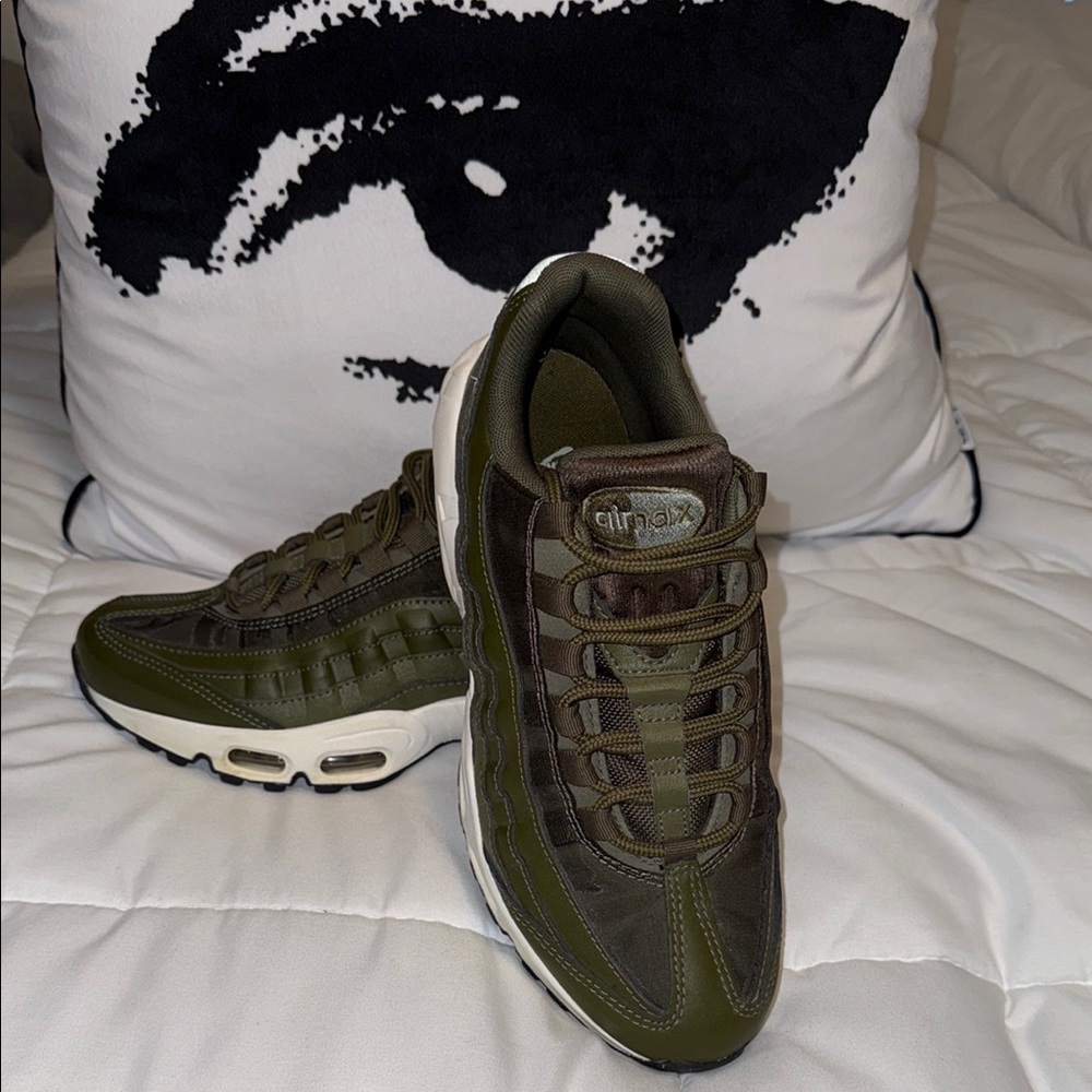Olive Green Air Max 95 Sneakers 🔥 Great condition!